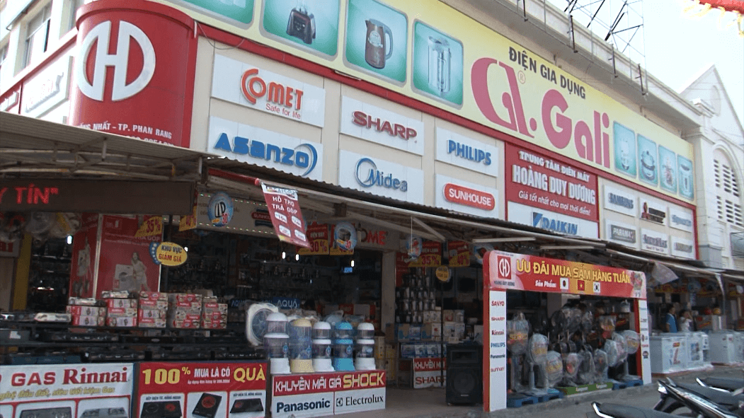Nằm ngay Chợ Phan Rang nên cửa hàng điện máy Hoàng Duy Dương thu hút số lượng lớn khách hàng
